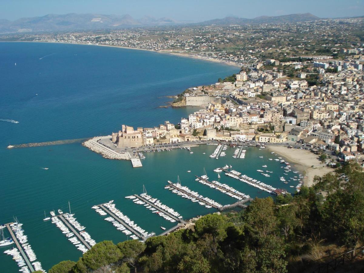Hotel Al Madarig Castellammare del Golfo Esterno foto