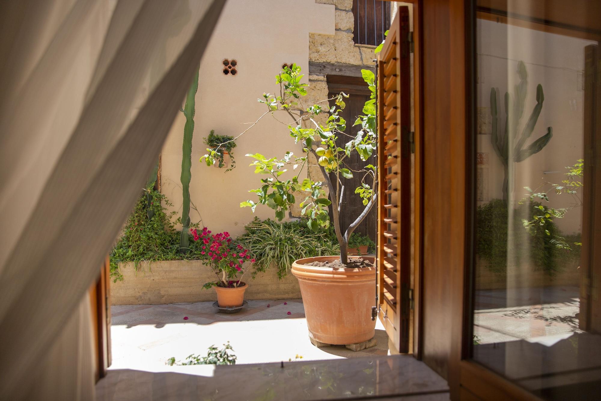 Hotel Al Madarig Castellammare del Golfo Esterno foto