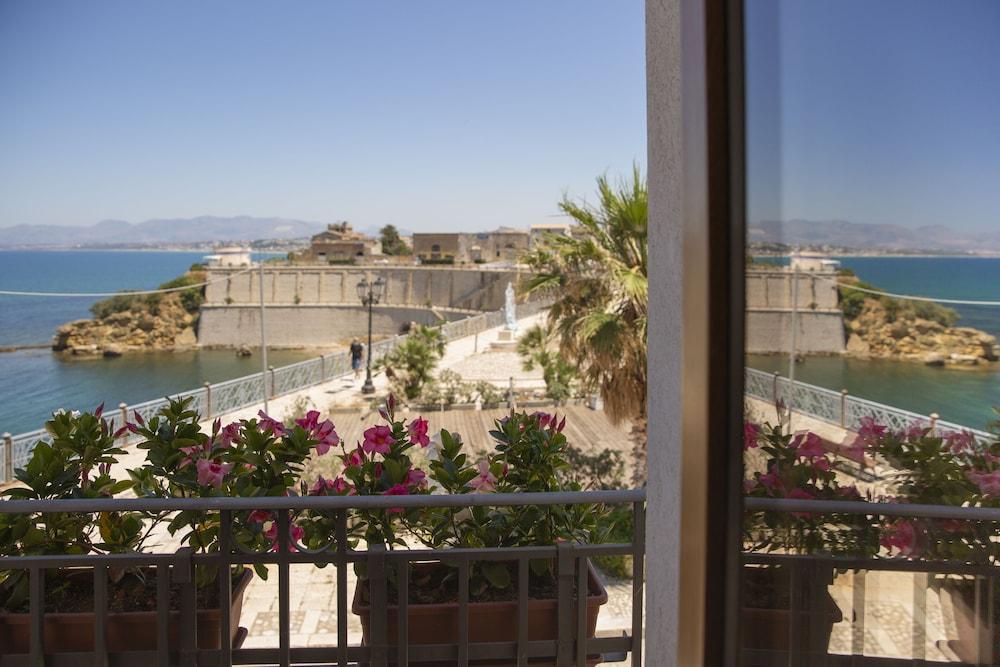 Hotel Al Madarig Castellammare del Golfo Esterno foto